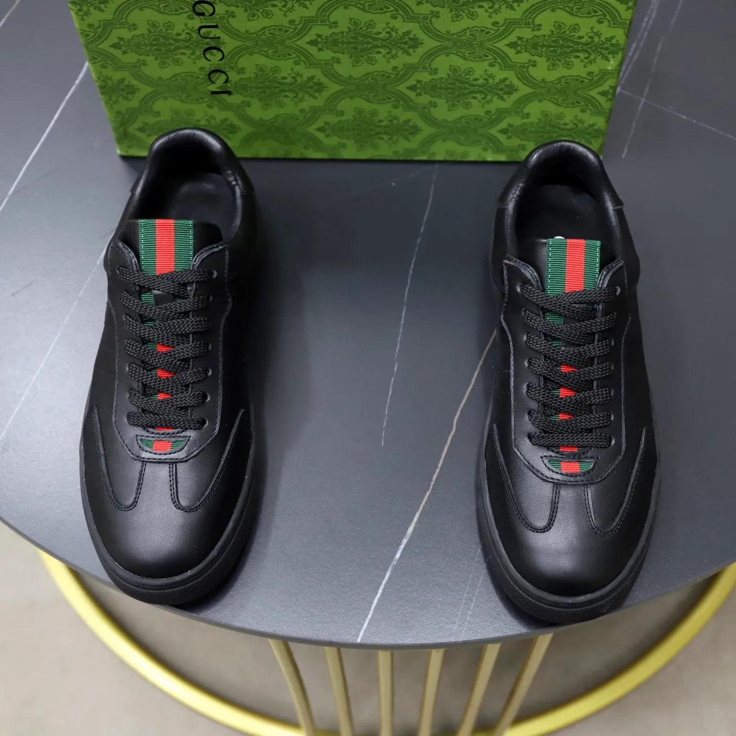 Ex-factory price: 400💰🙅‍♂️🙅‍♂️🙅‍♂️ Brand: Gucci GUCCi Standard code: 38-44 (45 customized) Grade: Same as the official website Material: Original leather splicing Comfortable and breathable sheepskin lining Original wear-resistant outsole Style category: Men's fashionable casual shoes Running sneakers Distinguished luxury brand elements Top luxury Color: actual picture color
